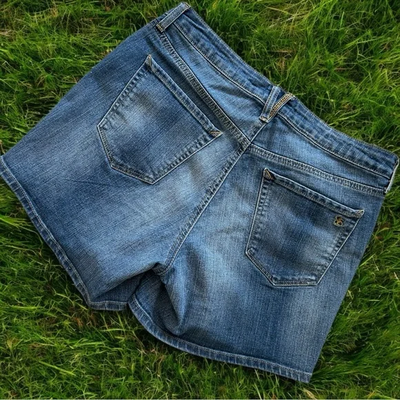 Jessica Simpson Blue Jean Shorts - Picture 2 of 2